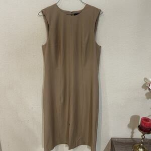 Banana Republic Basic Knee Length Women's Beige Dress Size 12 Sleeveless